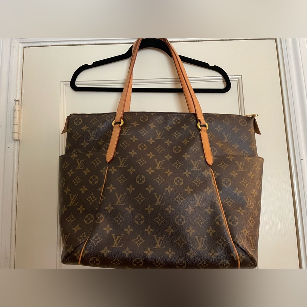 Authentic Louis Vuitton Totally GM - Picture 4 of 9